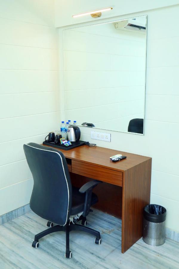 Country Inn & Suites By Turtle Mumbai Exteriör bild